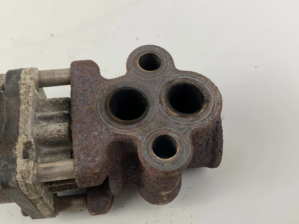 2004 - 2009 Subaru Outback Legacy EGR Manifold Valve Assembly - Image 3 of 4