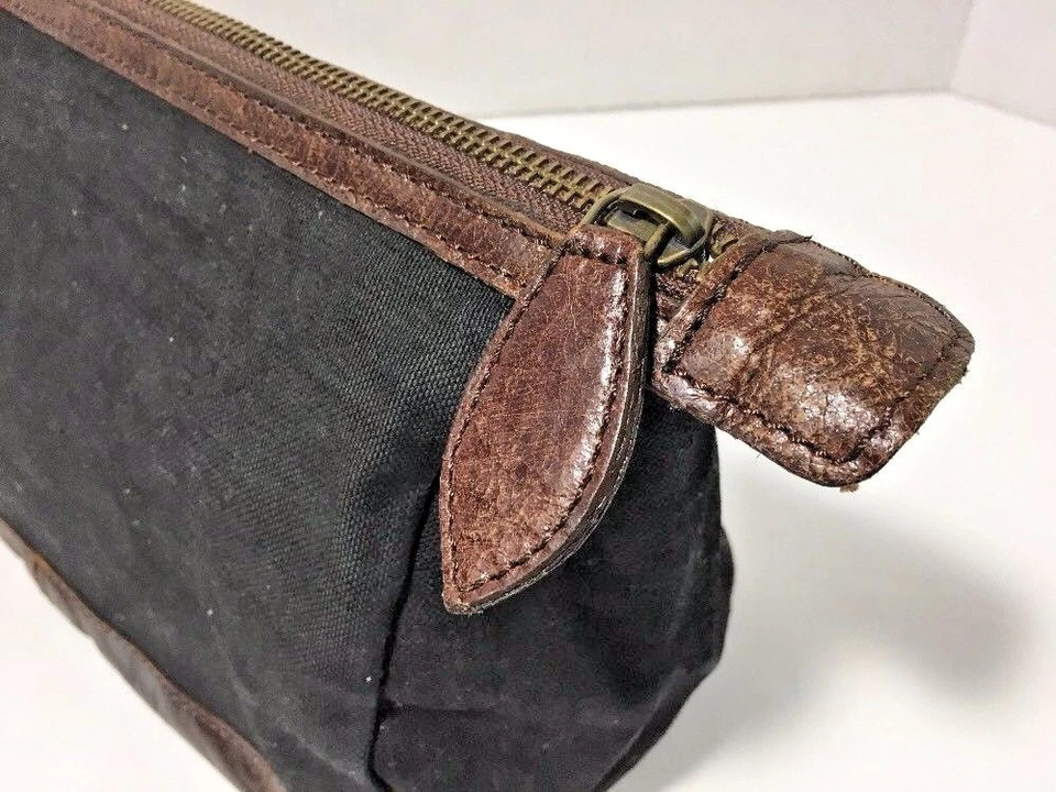 Estuche para artículos de tocador de lona reciclada Pottery Barn Union negro marrón con adornos de cuero Foto 2 de 4