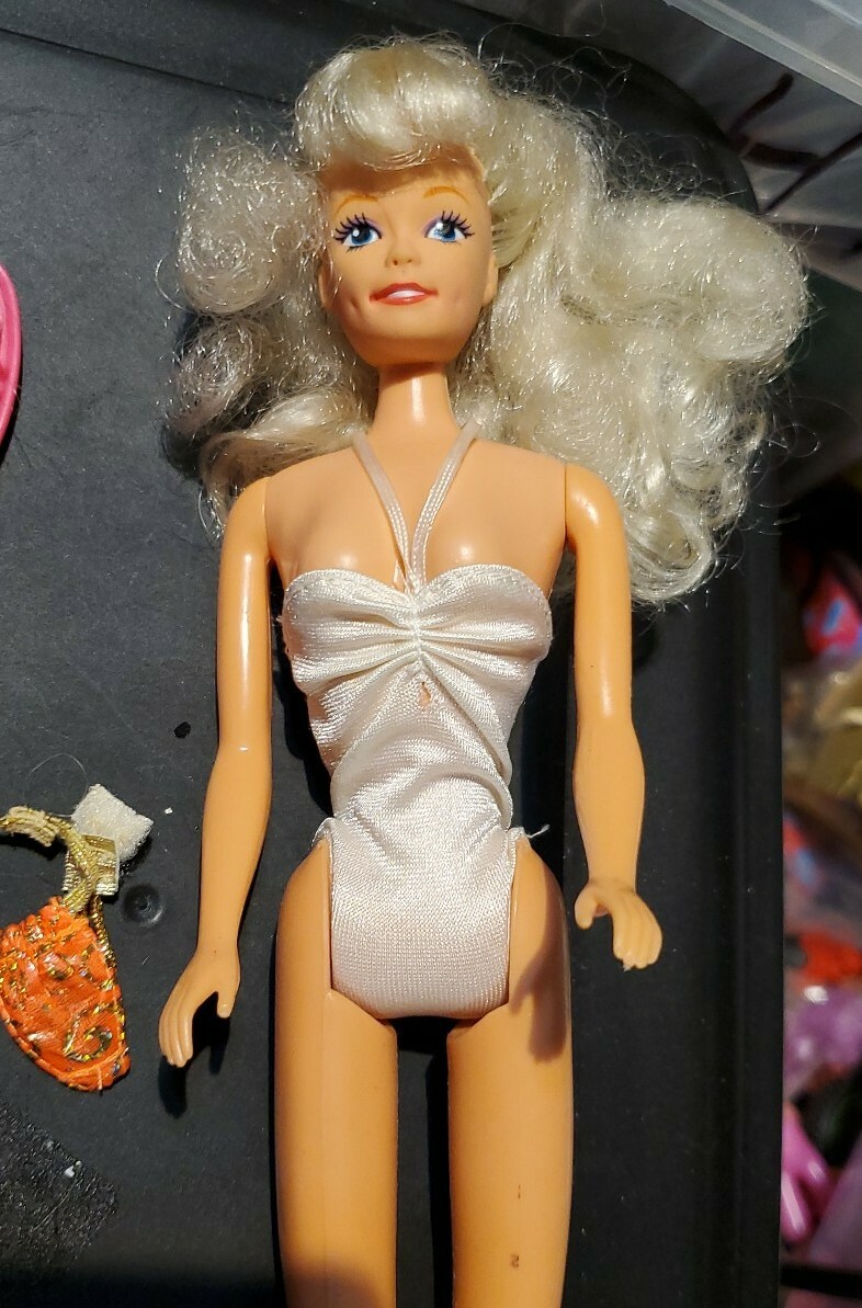 華Doll*12 1993 Lucky Inc. Co. Made In China 211253a 12in Barbie Clone doll