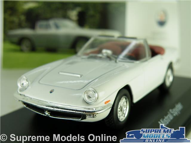 MASERATI MISTRAL SPYDER MODEL CAR WHITE 1964 SPORTS 1:43 SCALE IXO + CASE K8
