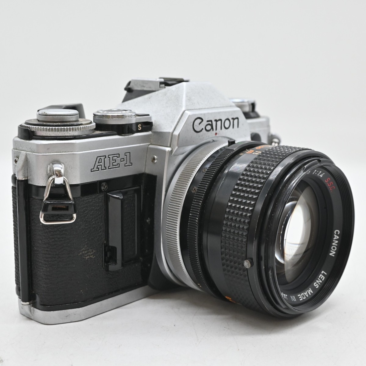 【美品】Canon AE-1 / New FD 50mm Canon AE-1 Silver / Lens New FD 50mm f/1.4 Exc+5 SLR 35mm