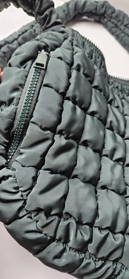 Bolso Bandolera Urban Expressions Edredón Nylon Puff Verde Bosque Foto 3 de 4