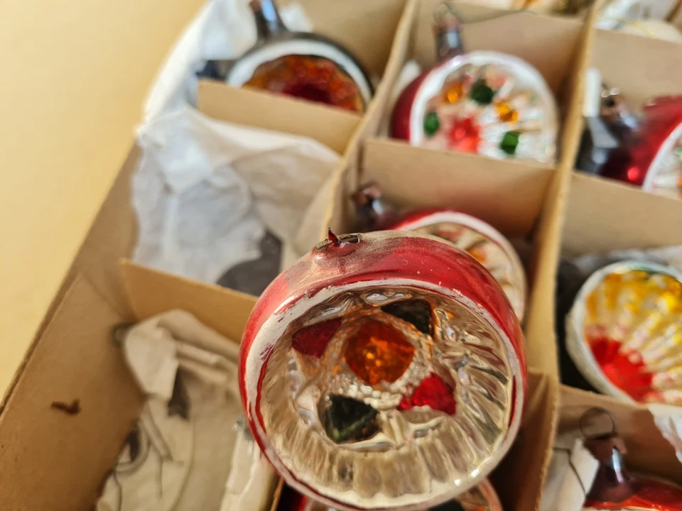 Christbaumkugeln, Einstichkugeln, Reflexkugeln alt aus Glas (1 defekt!!!) - Bild 4 von 4