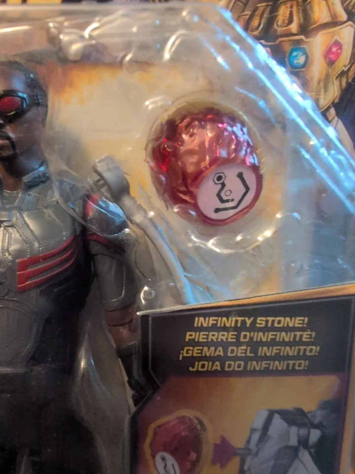 Figura de acción Marvel Avengers (Marvel's Falcon) Infinity War NUEVA caja dañada Foto 4 de 4