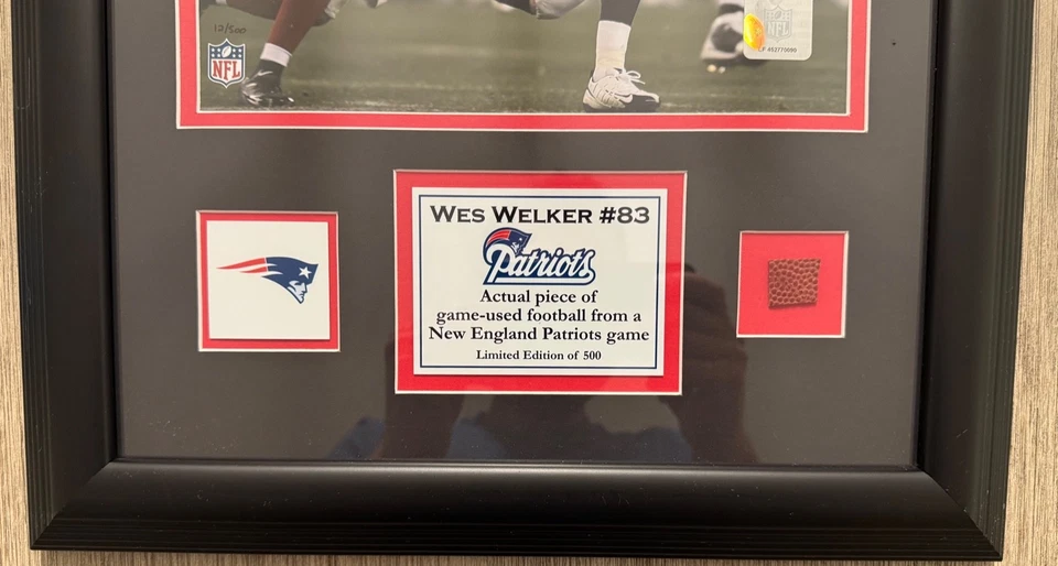 ОГРАНИЧЕННЫЙ ВЫПУСК New England Patriots Уэс Уэлкер Игра Б/у Футбол В Рамке Табличка - Изображение 3 из 4