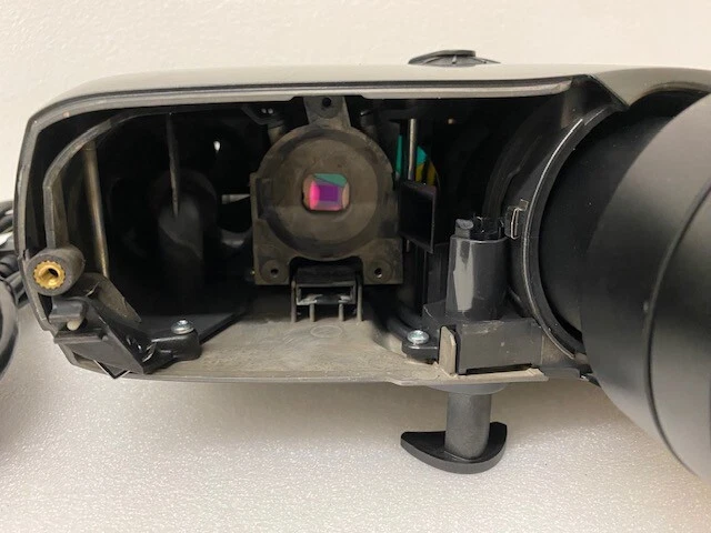 Projectiondesign F20 SX+ DLP Conference Projector Portable 3300 ANSI NO BULB - Image 4 of 4