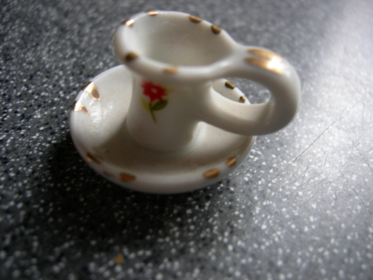 Reutter Porzellan Miniatur Tasse ca. 2 cm hoch und 3 cm breit