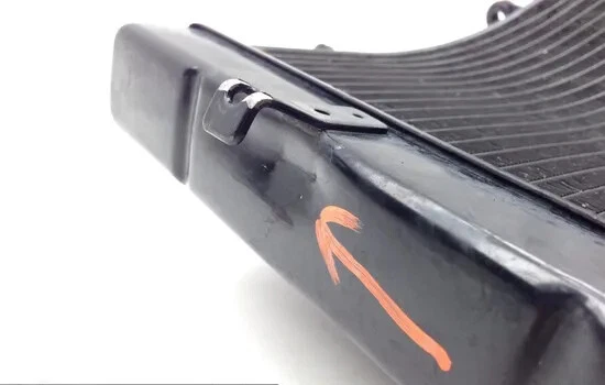 Fluido frontal de resfriamento do radiador com ventilador 2007 Triumph Daytona 675 1646 x - Imagem 2 de 4