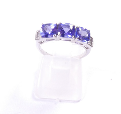 Ring 9 carat white gold size J Tanzanite Diamond three stone - Picture 8 of 8