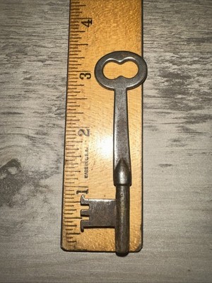 Antique Skeleton Key #1973 Solid Barrel, Unique Tip Design. Legit Antique