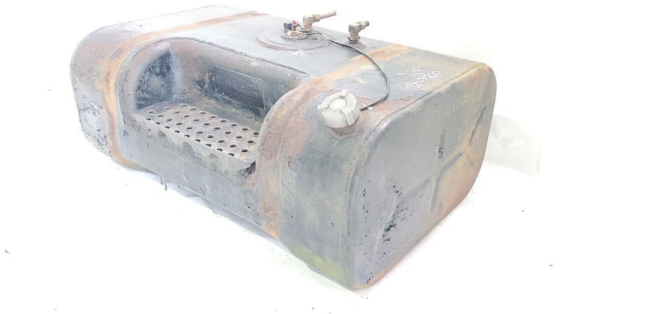 2000 International 4700 dt466 OEM 7.6L Diesel 50 Gallon Front Right Fuel Tank - Image 4 of 4