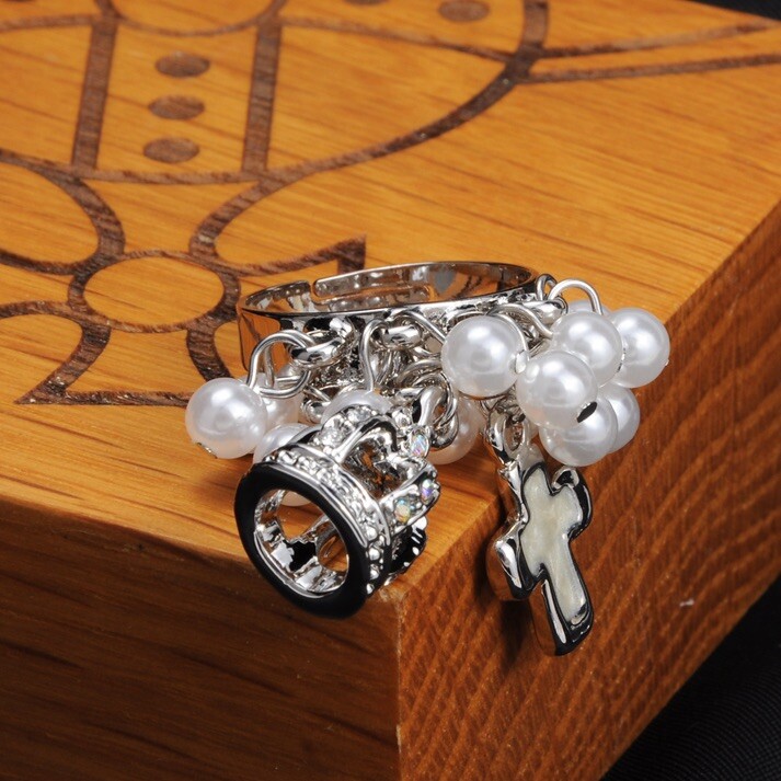 Vivienne Westwood mother Pearl Cross And Crown Pearl Punk