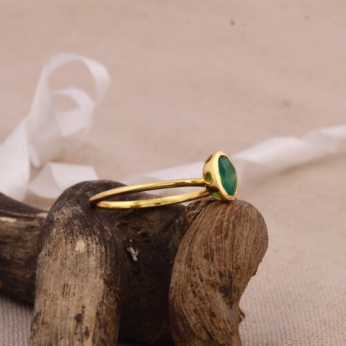 Dainty & Minimalist Ring Yellow Gold Plated With Green Onyx Gift For Colleagues - Picture 2 of 11