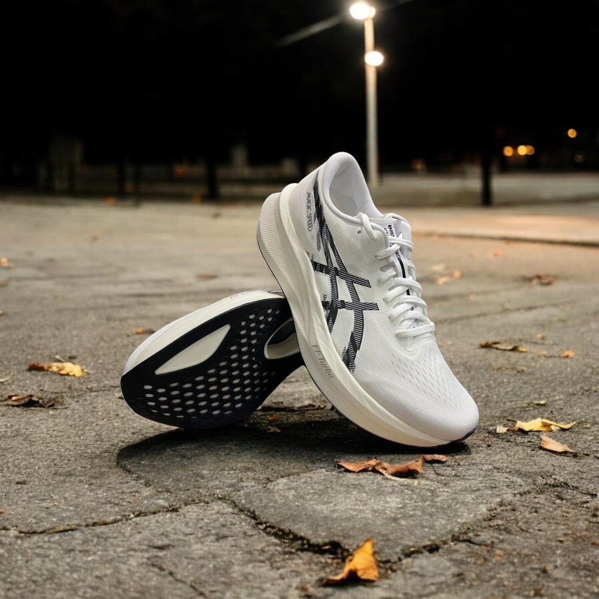 Asics Magic Speed 4 Running 2E White / Black 1011B875.101