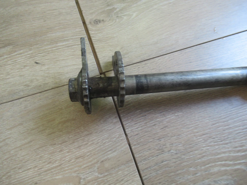 KLX 650 KAWASAKI * 1996 KLX 650R 1996 EJE TRASERO Foto 3 de 3