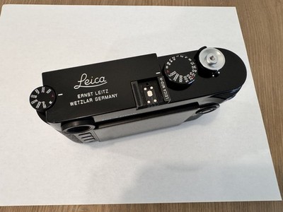 Leica M10-R Body Black Paint batteries Visoflex Typ 020