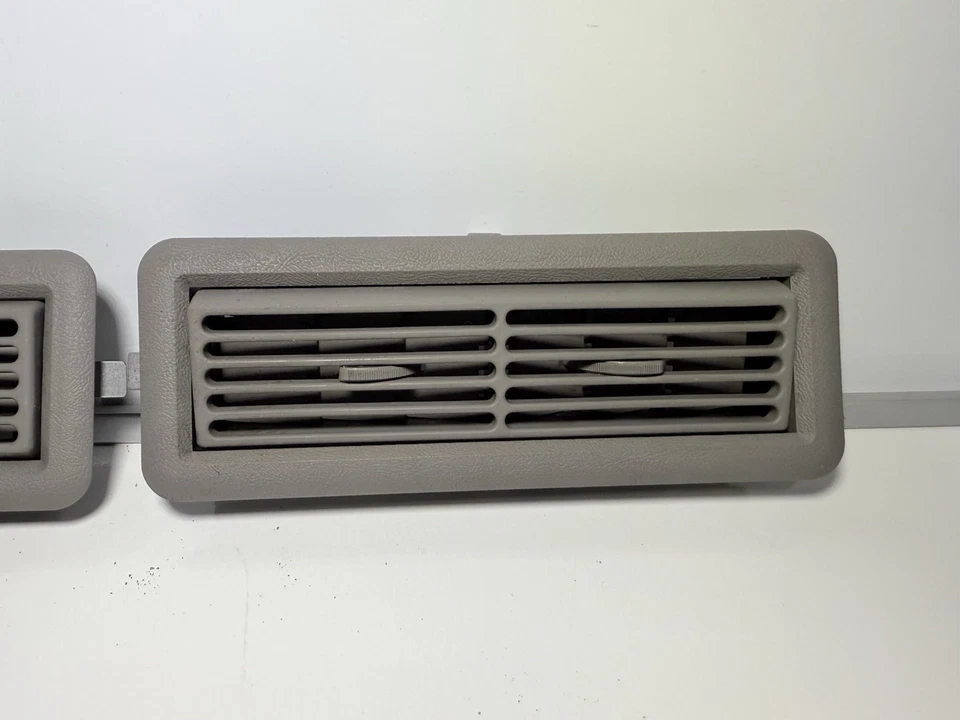 92-98 Chevy Suburban Blazer Tahoe Yukon Ventilación Techo Trasero Derecha Conjunto Gris 15675652 Foto 3 de 4