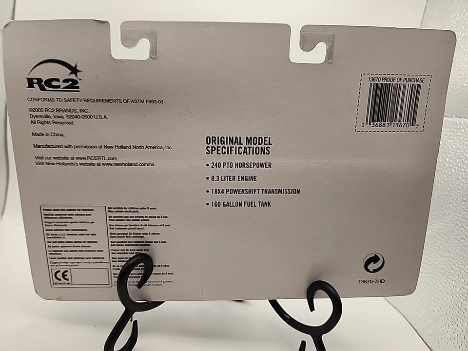 Tractor New Holland TG285 con carro de granos J&M de Ertl escala 1/64 Foto 2 de 2