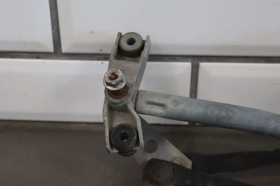 Pontiac GTO 2004-2006 limpiaparabrisas transmisión acoplamiento y motor Foto 2 de 4