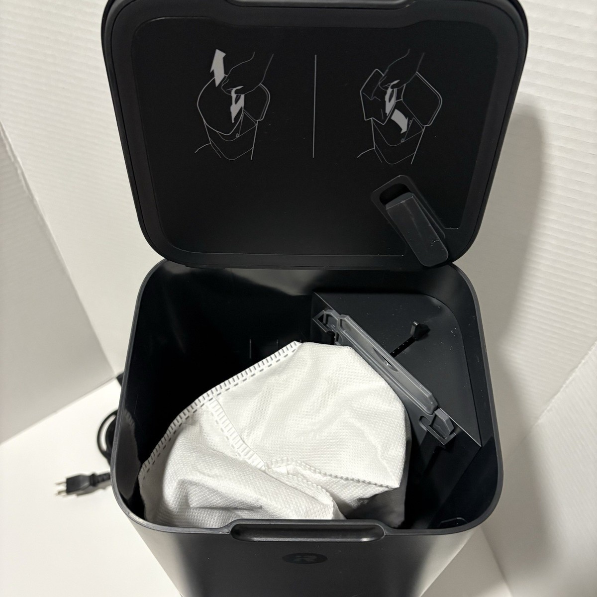 iRobot Clean Base Automatic Dirt Disposal ADE-N1 – Free Shipping