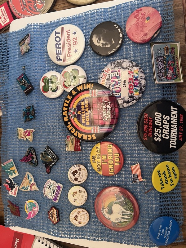 Mixed Lot Pinback Buttons/Badges & Lapel Pins Political Casino Tournament