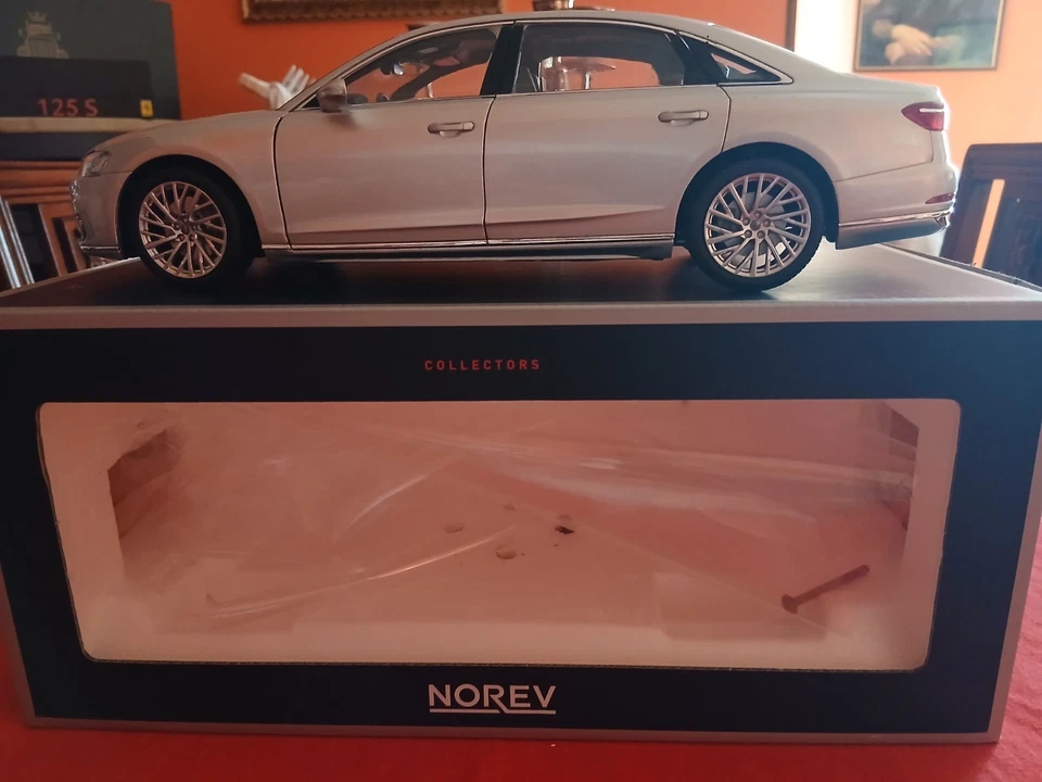 Audi A8L ,Norev 1/18 - Immagine 2 di 4