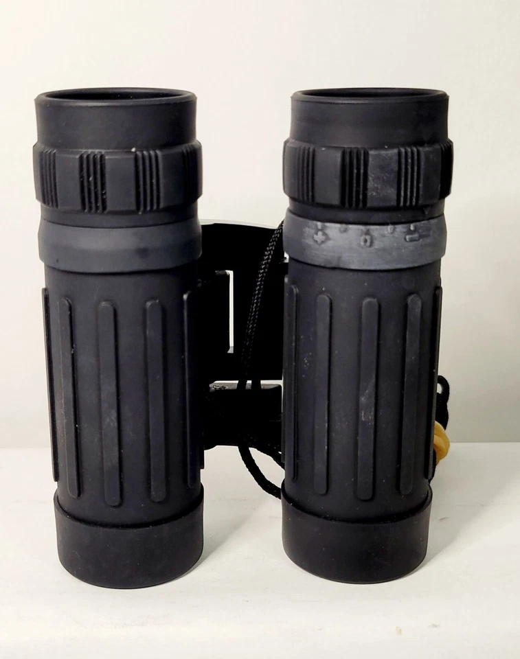 Promaster 8x21 Compact Roof Prism BINOCULAR 378 ft / 1000 yds Comes With Bag - Image 4 of 4