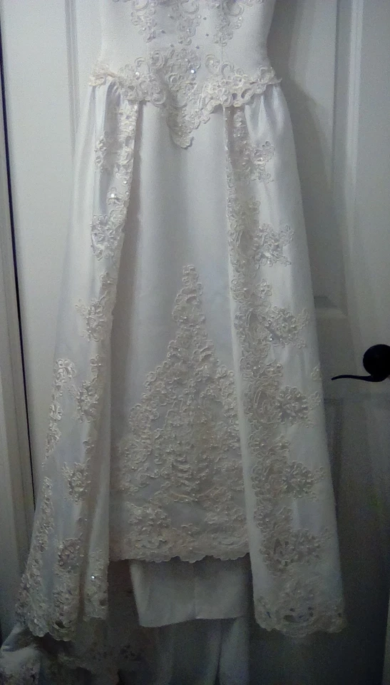 ELEGANT GLORIA VANDERBILT S/S SCALLOPED HEM WEDDING DRESS GOWN W/ TRAIN - Image 2 of 4