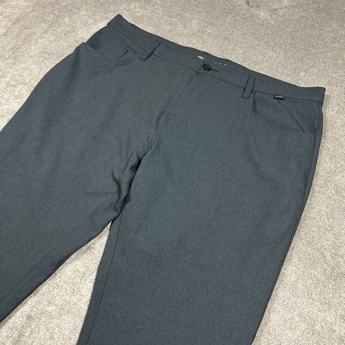 Pantalones de golf Travis Mathew abiertos a cerrar grises de 5 bolsillos elásticos 1MT435 para hombre 40x34 - Imagen 2 de 9