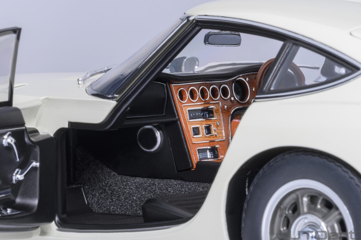 Autoart Toyota 2000GT 1967 (White) 1/18 Scale New Release
