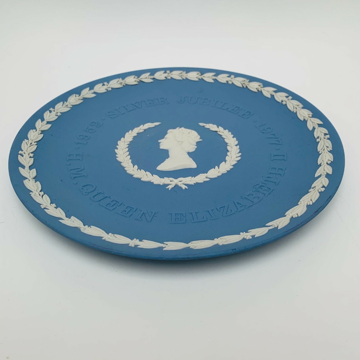 Wedgwood Blue Jasperware Silver Jubilee Plate 1977 | eBay