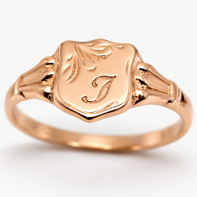 Größe M, kleiner Schild-Siegelring 9 kt Rotgold + Gravur einer Initiale