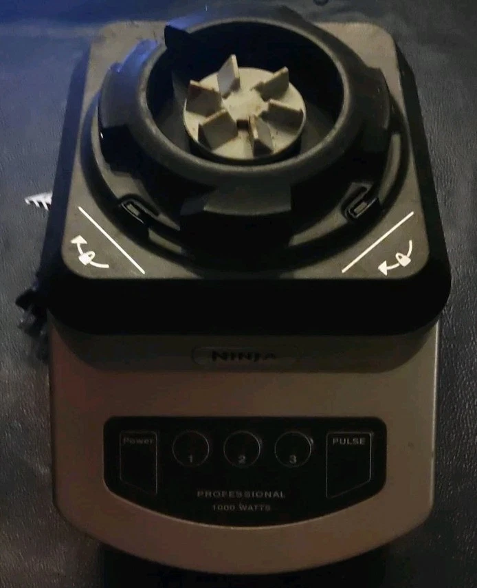NINJA Professional Blender NJ600 30 1000 Watts Motor Base Only