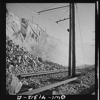 Photo:Bingham Canyon Utah Open-Pit Mine Blasting 1900s Rail Tracks