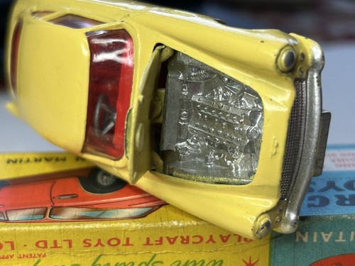 Corgi Toys #218 Aston Martin DB4 D.B.4 yellow Near Mint in Good original box - Picture 7 of 8