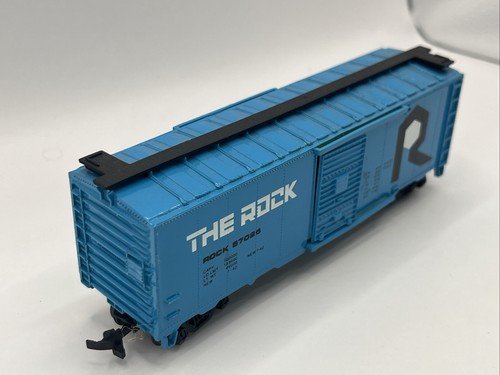 HO Scale "The Rock" 57025 50 Foot Freight Train Box Car / Bachmann FREE SHIPPING - Picture 2 of 8