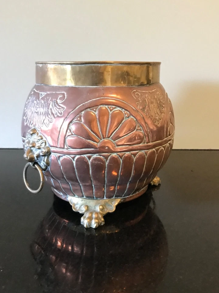 Jardinière Cache Pot Laiton et Cuivre Tête et Pattes de lion Epoque Napoleon III - Photo 4/4