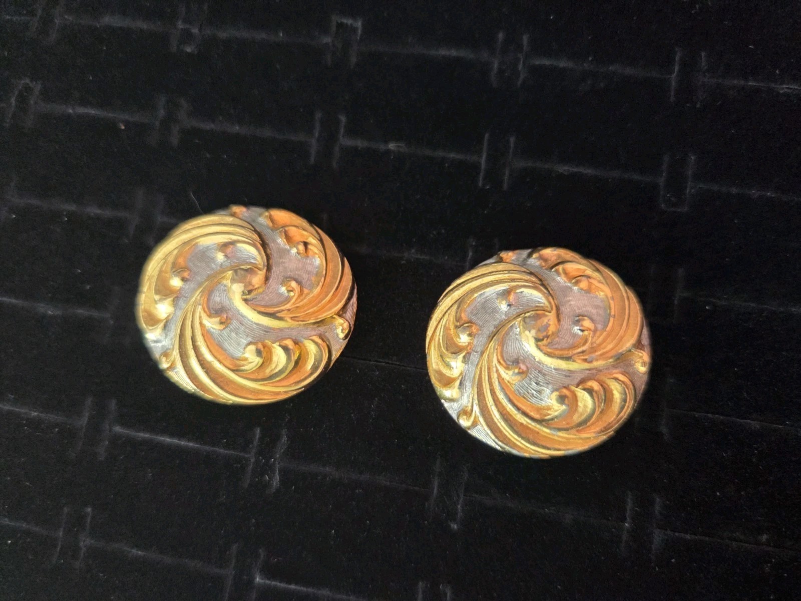 Vintage Signed MIMI DI N Earrings Clip On Classic Two Tone Swirl Chunky