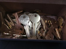 Lot 50 pc Y13 Key Blanks / Y13/01122R Key Blank /Ilco Tayler Line USA