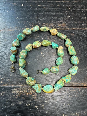 Collier de perles pépites turquoise naturelle | brin de pierre verte irréguli... - Photo 1/4