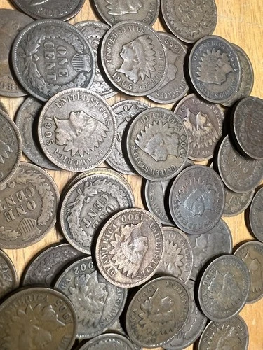 A Roll of Indian Head Pennies. Mixed Years. No 1870’s.  Good Condition. No Junk.