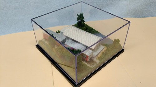 Z SCALE -STATION SCENE #3 DIORAMA DISPLAY CASE -FOR ALL Z TRAINS - Picture 12 of 12