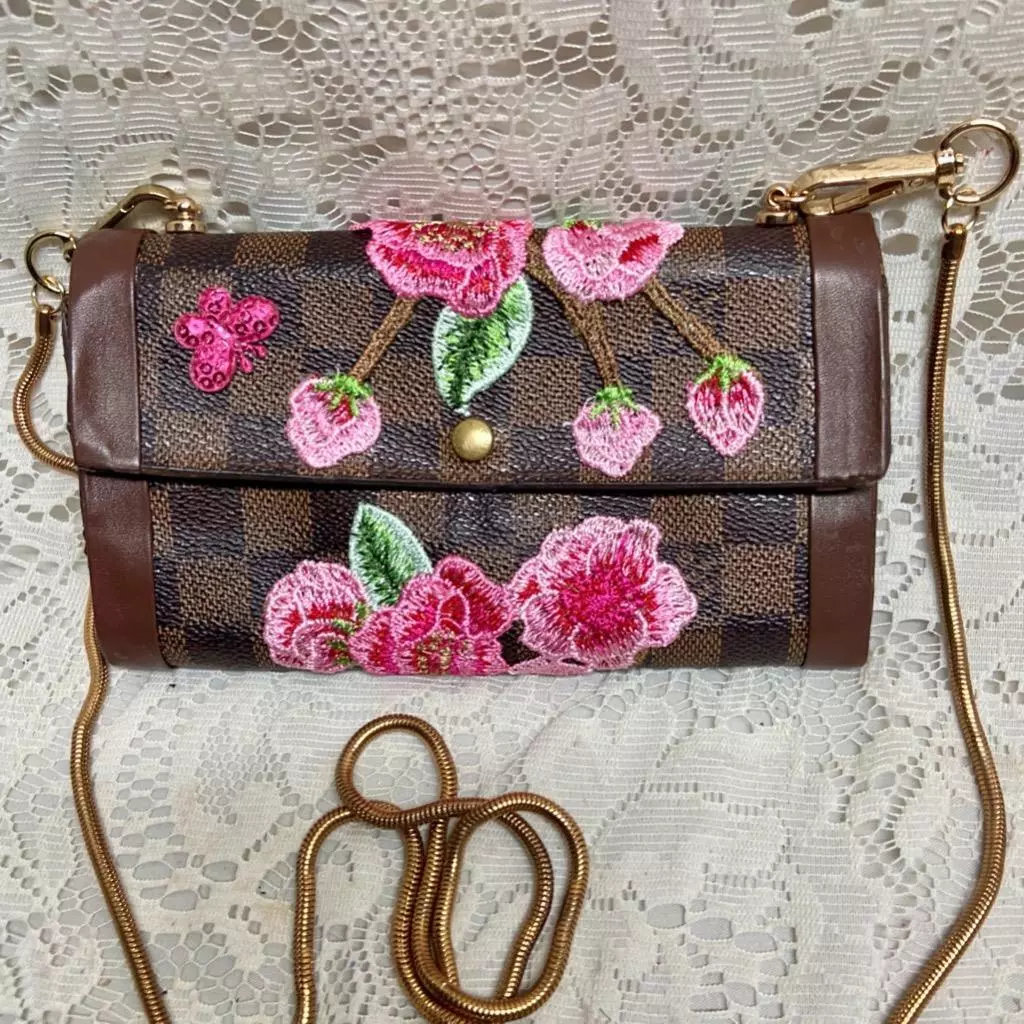 pink louis vuitton wristlet