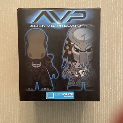 Alien VS Predator AVP Titans Vinyl Figure Versus Loot Crate exclusive NEW