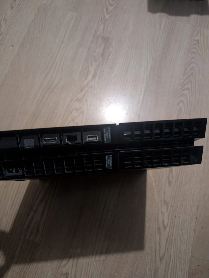 Sony PlayStation 4 Slim, photo 4 of 5