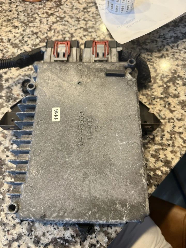 Chrysler Sebring 1999 convertible módulo de control del motor ECM 04745860 Foto 3 de 4