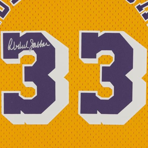 Von Kareem Abdul-Jabbar Lakers signiertes Mitchell & Ness Gold 198-85 Swingman Trikot - Bild 5 von 5