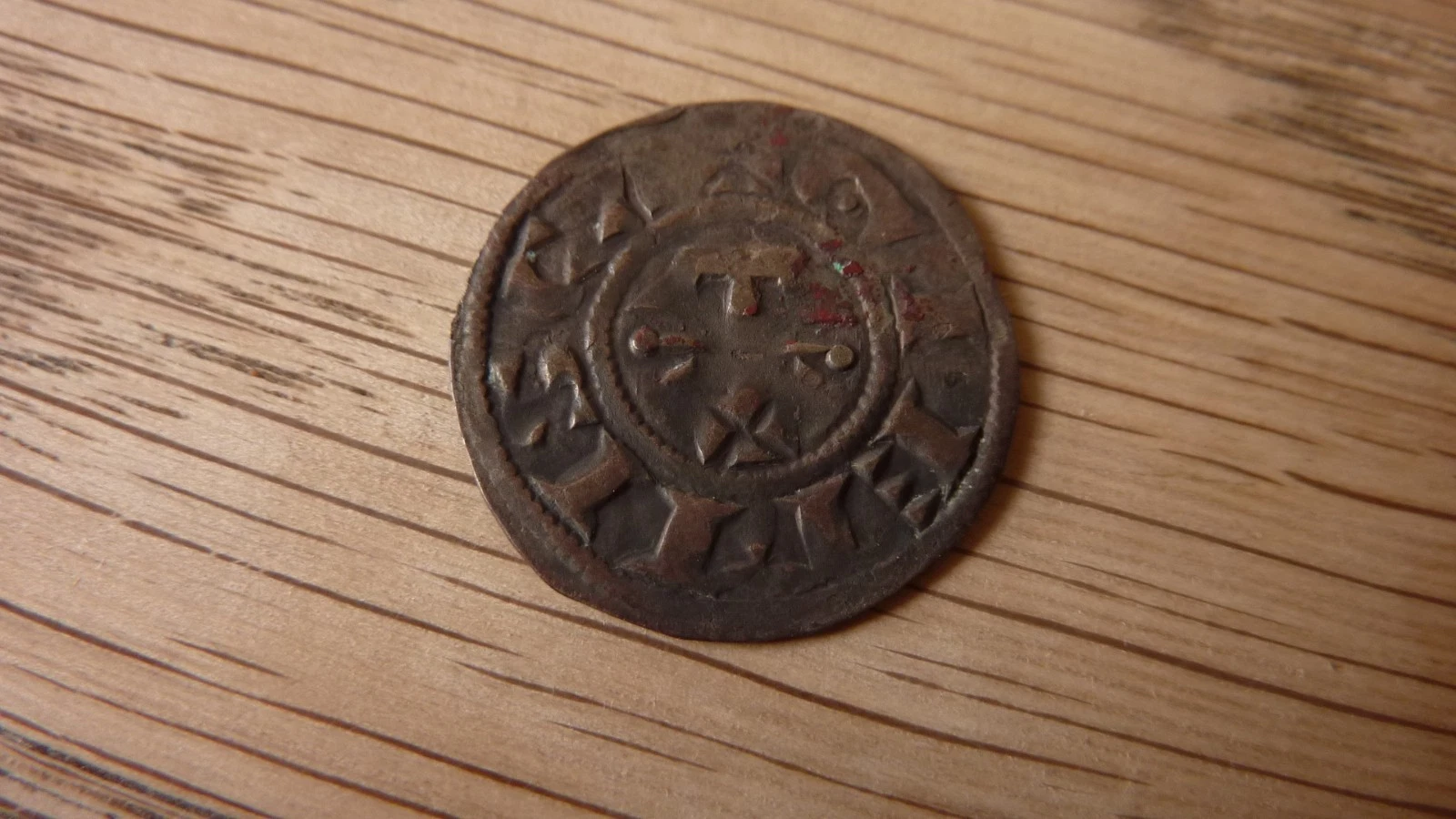 DENIER MEDIEVAL EN ARGENT A IDENTIFIER ,  1 GRAMME,  BEL ETAT - Photo 3/4