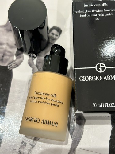 Nuevo en caja Giorgio Armani ~ 5,8 dorado ~ seda luminosa brillo perfecto base impecable - Imagen 4 de 6
