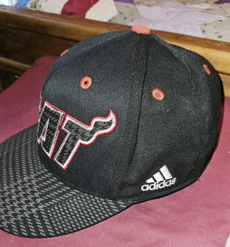 1 Basketball HEAT Sz 7 1/4-7 5/8 & 1 NY Yankies Baseball Sz 7 1/2 Cap/Hat - Picture 4 of 13